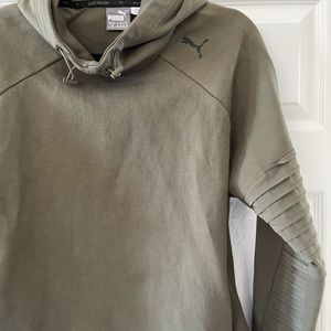 Women’s Puma top olive green